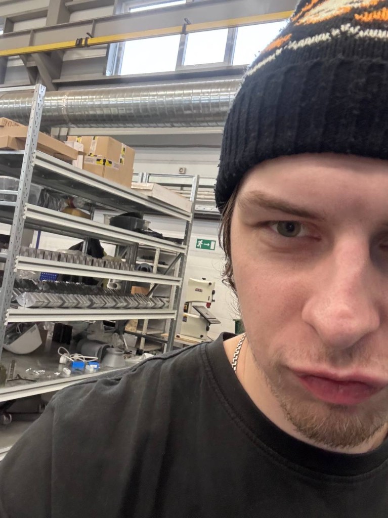 Команда DuemVmeste на производстве